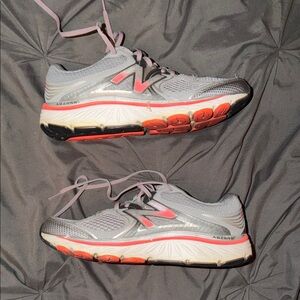 New Balance Women's Athletic Shoes in Gray and Pink